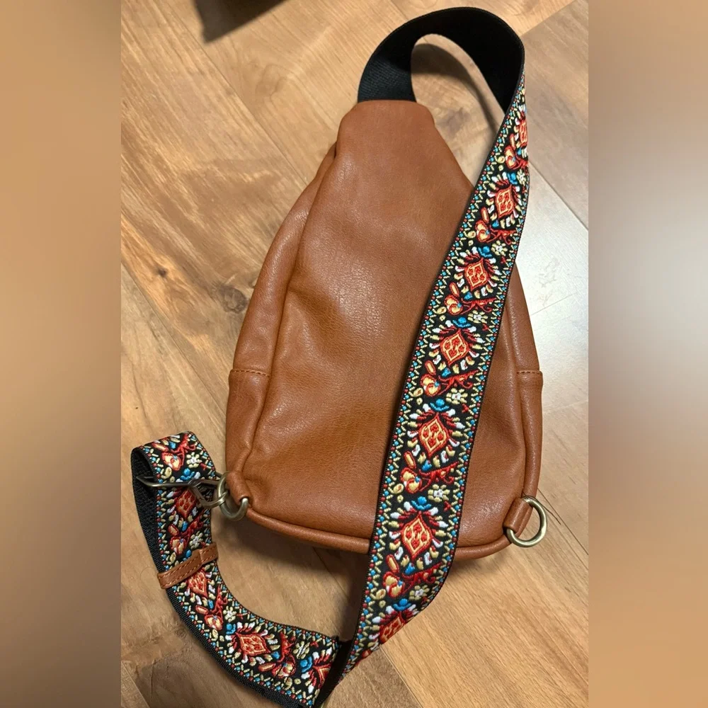 Antik Kraft Strap Sling Bag - Picture 5 of 9